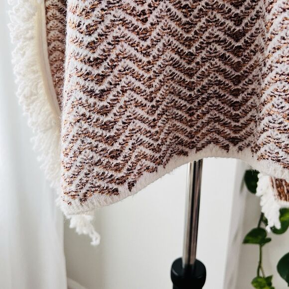 NWT World Market Brown & White Super Soft Thick Knit Fringed Boho Poncho OS - Picture 4 of 11
